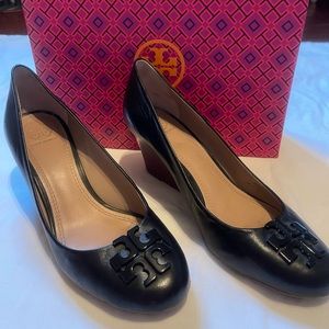 Tory Burch Lowell Wedge Mestico in Black Size 10.5